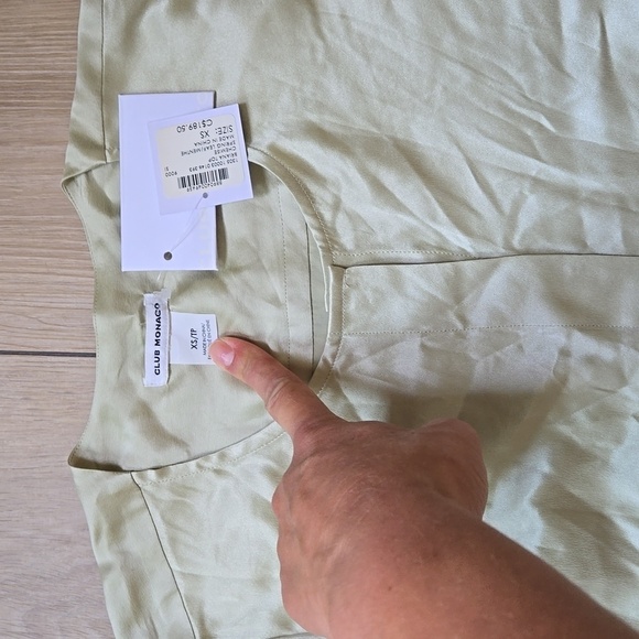 NWT CLUB MONACO SILK BLOUSE Size XS - Picture 3 of 9